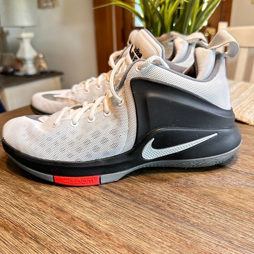 Nike Zoom Witness LeBron James White Black Wolf Grey Mens Basketball Size 8